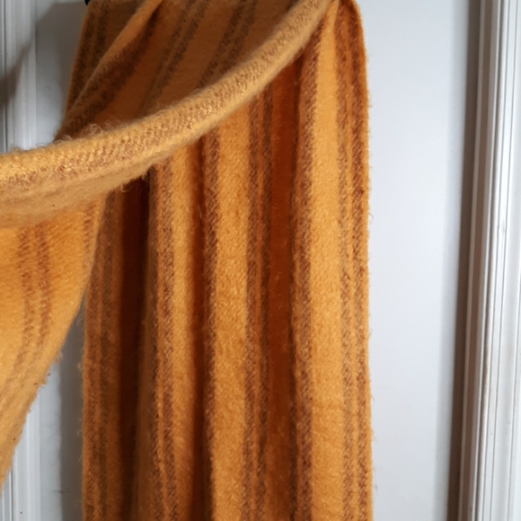 NWOT Madden Blanket scarf - Picture 3 of 4